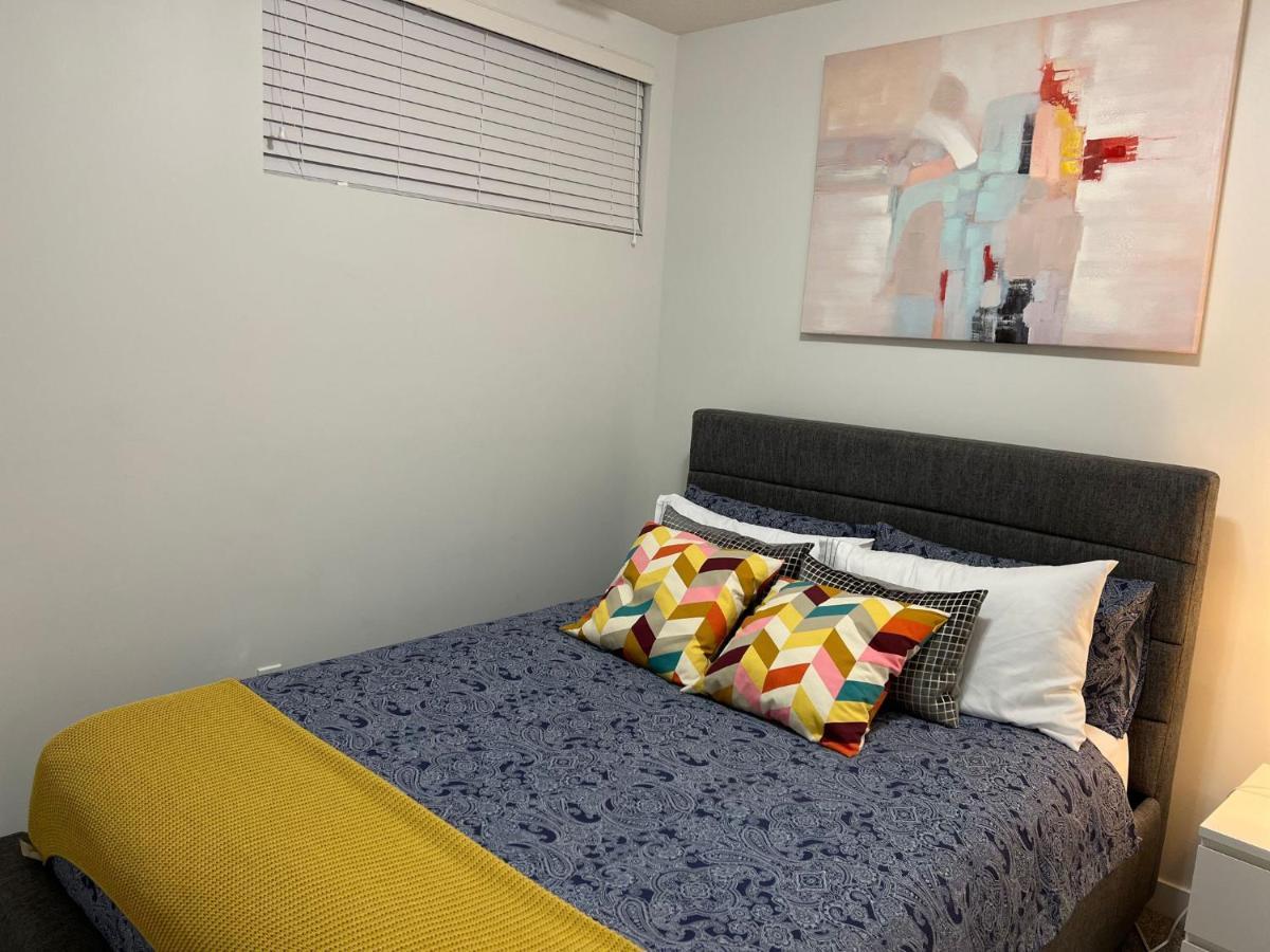 Beautiful 2 Bedroom Home Away From Home YYC Exterior foto